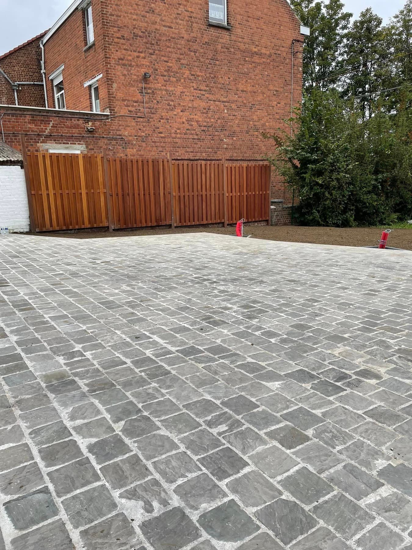 Cour en pavés de récupération